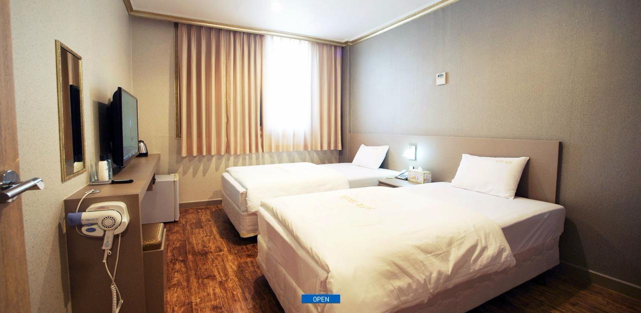 Hotel Raum Jeju Chambre photo